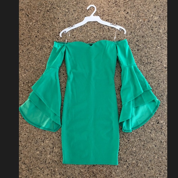 Dresses & Skirts - 🍑Off The Shoulder Flutter sleeve dress